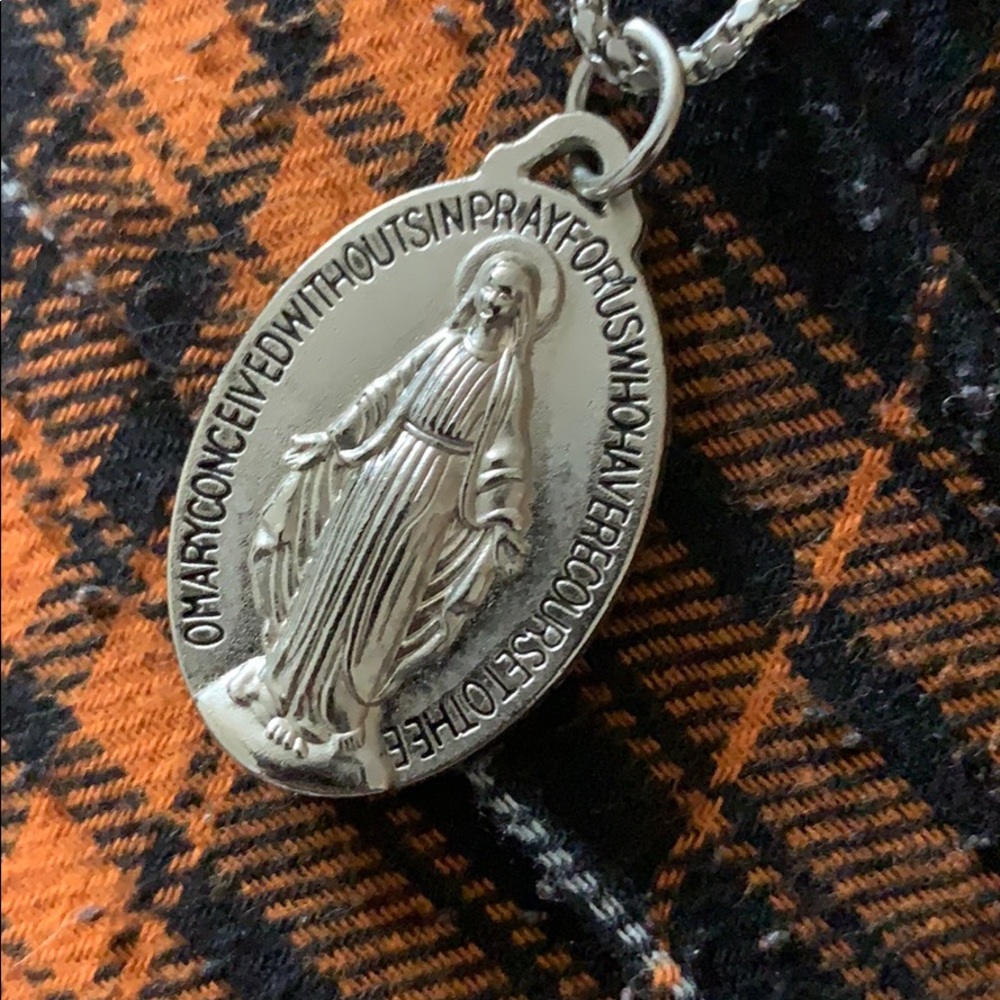Mary necklace